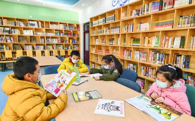 政协委员建议取消小学生家庭作业：推迟放学时间 让学生做完作业再回家
