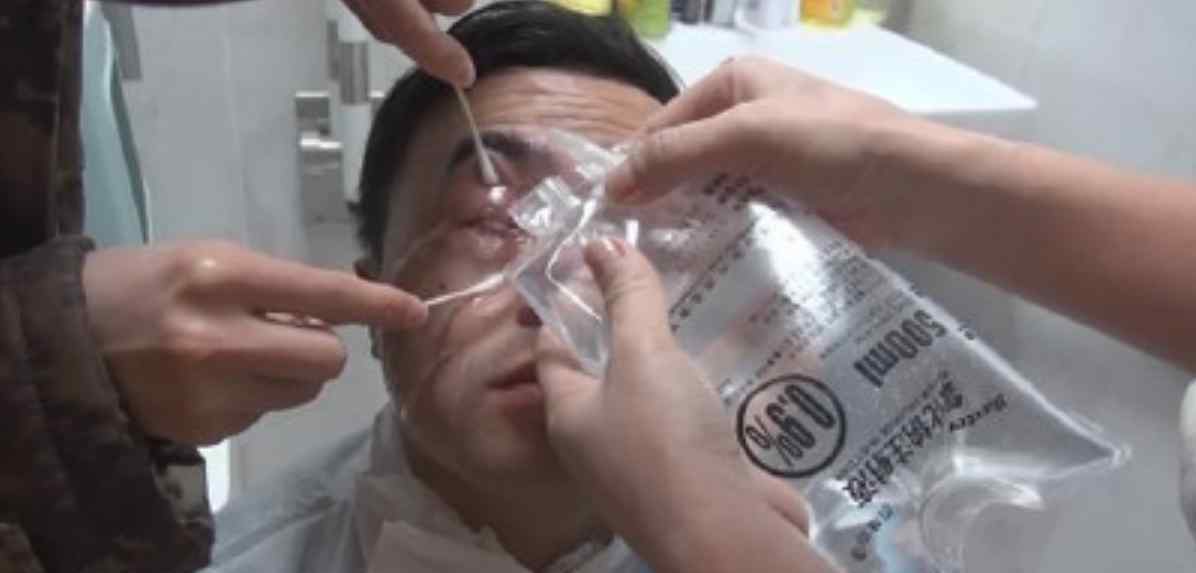央视记者被护士摁住冲眼睛 没想到原因是因为这样的