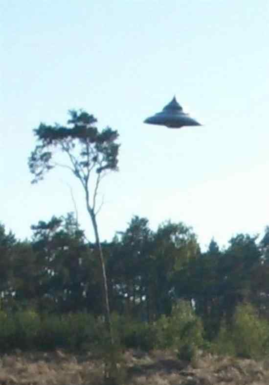 波兰男子拍到罕见UFO清晰照 真的假的专家解惑