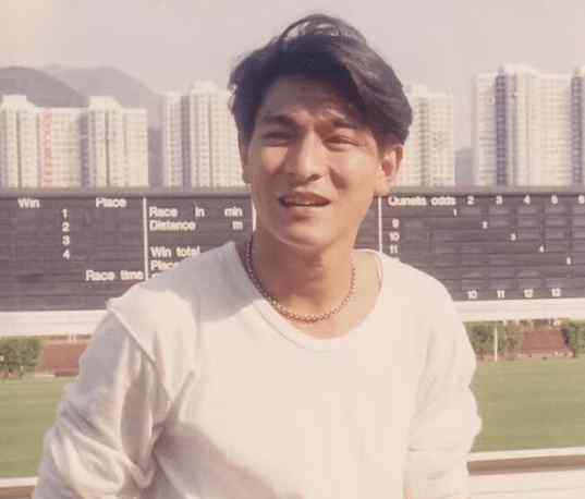 朱丽倩年轻照片 朱丽倩被藏了23年，43岁时恋情才公布于众，年轻时惊艳众人