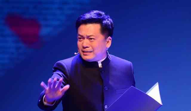 何政军老婆 国家一级演员何政军，结婚几十年无绯闻，妻子是她，难怪很幸福