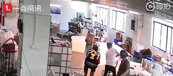 员工因打赌用酒精放火烧厂被拘留 事情具体经过是