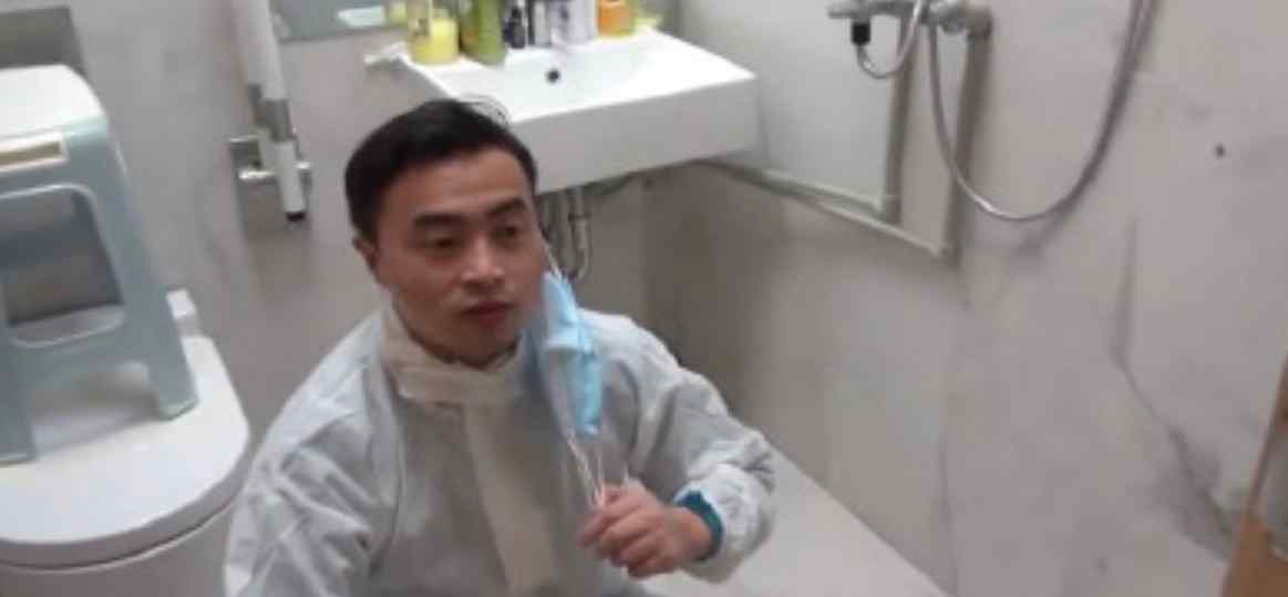 央视记者被护士摁住冲眼睛 没想到原因是因为这样的