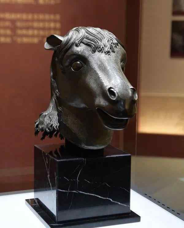 圆明园龙首 努力百年！圆明园马首终于回家：龙首、蛇首还未有消息，见证罪恶却被无情炒高价格