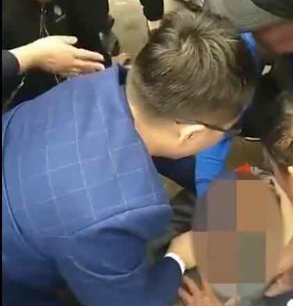 新郎医生婚礼途中救溺水男童 到底发生了什么