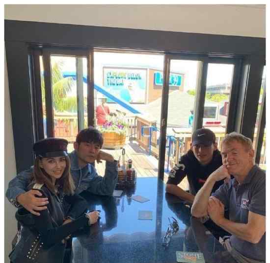 周杰伦为岳父庆生胖到认不出 周杰伦是怎么为岳父庆生