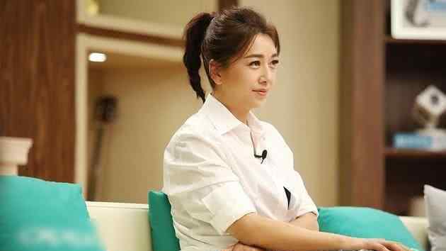 江珊老公 51岁江珊全家近照曝光，女儿比妈妈还美，老公居然是他