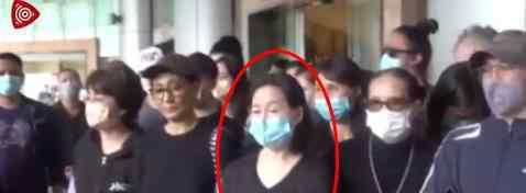 何超琼站C位无人敢抢 这是为什么