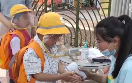 幼儿园为小朋友定制防护帽 长什么样子