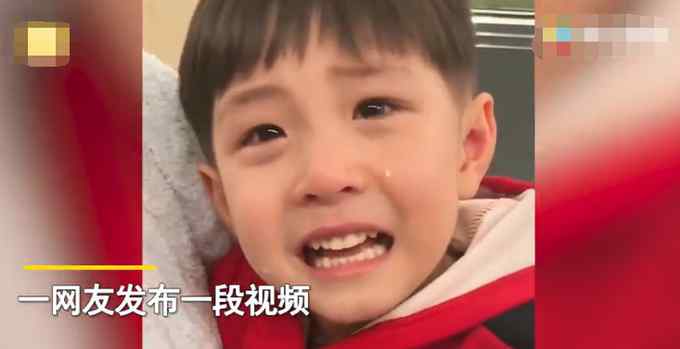 男孩和爸爸猜拳决定谁跟妈妈睡 下一幕笑喷！网友：是不是输不起