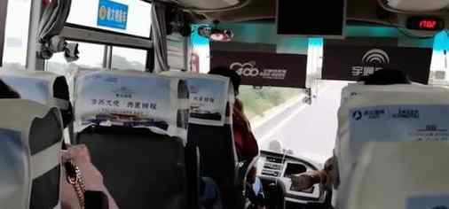 5岁男孩坐客车被要求买成人票 为什么会这样