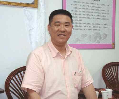 曲苑杂谈 他因“曲苑杂谈”走红，与赵本山交恶远离央视，靠才华终成演技派