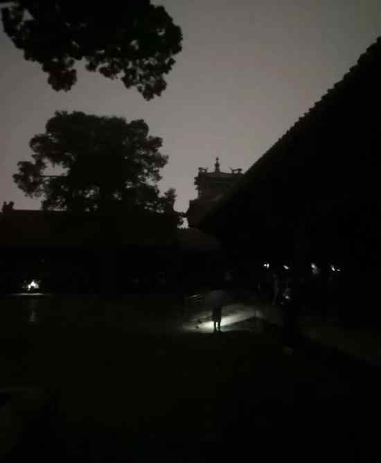 北京白昼如夜 暴风雨来临前的北京