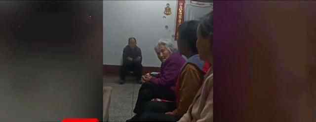 女儿假装看病带妈妈回外婆家 太有心了女儿