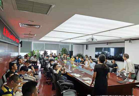 王婉洁 知名主编Dr. Gareth Dyke一行莅临出版传媒集团座谈交流文章配图