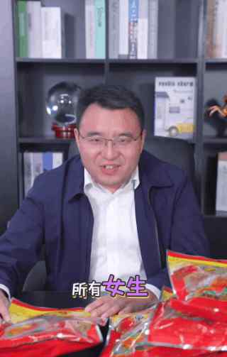 80后副县长卖扒鸡一度断货 曾被质疑不务正业