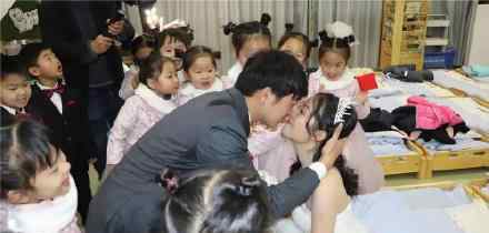 老师把婚礼搬进幼儿园 伴娘伴郎都是宝宝