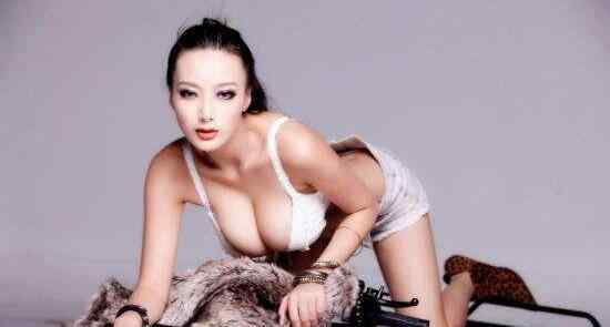 王李丹妮胸围 中国十大乳神排行榜，樊玲的胸比柳岩还要大一圈