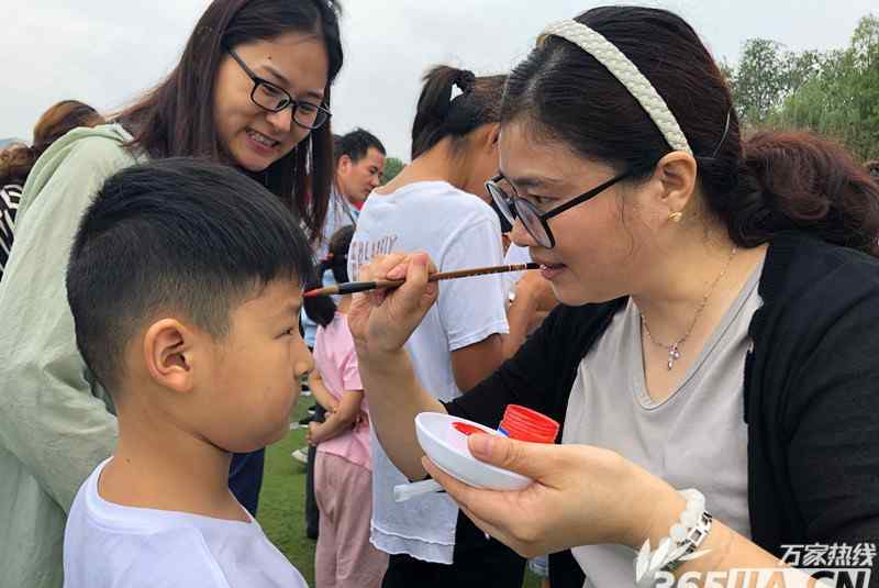大杨 合肥市大杨中心小学开学典礼 老师身穿汉服教孩子行“大礼”