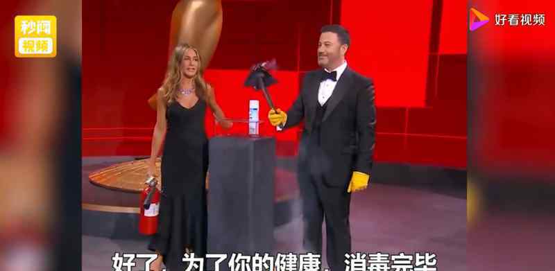艾美奖主持人点燃开奖信封 到底发生了什么