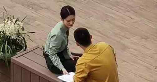 为什么禁止抱考拉 黄景瑜又来“考拉抱”，谁注意李沁当时手放哪，演不下去就别装了