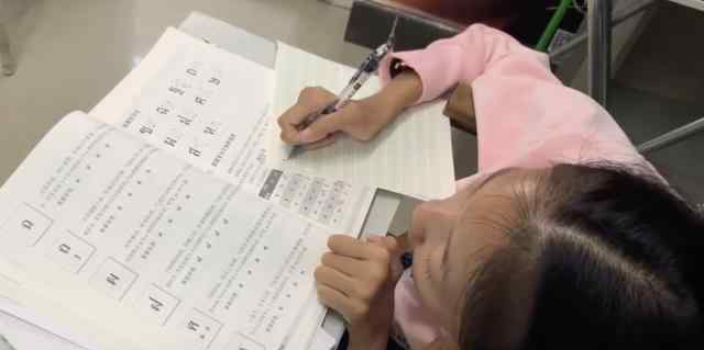 轮椅女孩607分考上重点大学 网友:我有什么资格不努力
