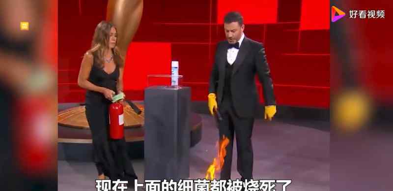 艾美奖主持人点燃开奖信封 到底发生了什么