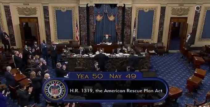 美参议院通过1.9万亿美元新冠救济法案 但遭到共和党人一致反对