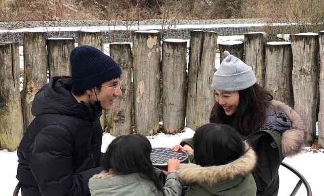 王力宏结婚 王力宏老婆抱娃晒近照，身材纤细似少女，没想到儿子都这么大了