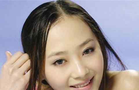 黄海波的老婆 黄海波妻子曲栅栅，苦等黄海波出狱，没办婚礼就为他生了孩子