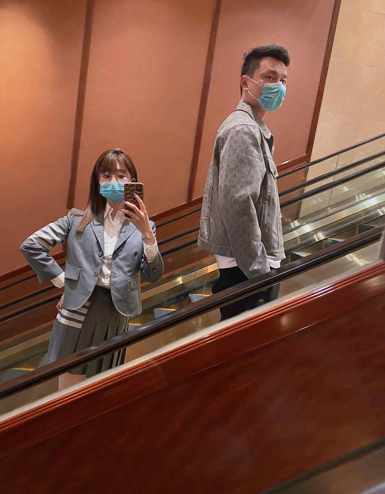 郜林老婆 好久不见!郑智郜林刘健三家每年一次火锅局,老婆一个比一个漂亮