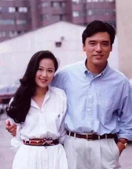 钟镇涛老婆 婚内出轨害钟镇涛破产？章小蕙独自还2.5亿：我并不是坏女人