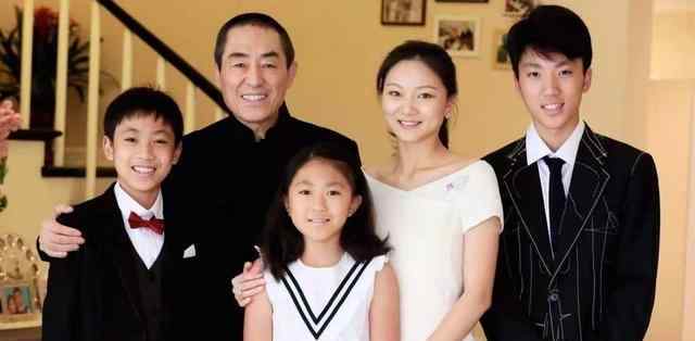 张艺谋的老婆 70岁张艺谋亮相，和39岁妻子陈婷同框，19岁大儿子不像爸