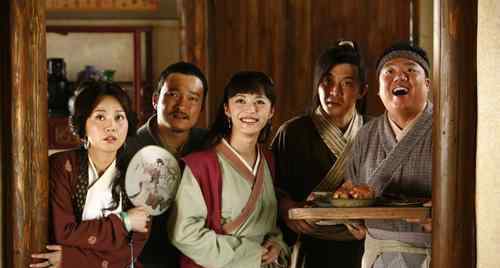 武林外传演员 撞衫江疏影，倪虹洁心酸：《武林外传》演员难重聚，无人与她聚餐