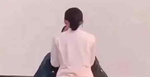 为什么禁止抱考拉 黄景瑜又来“考拉抱”，谁注意李沁当时手放哪，演不下去就别装了