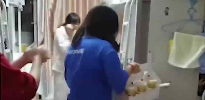 班长自费给全班买秋天第一杯奶茶 为什么这样做