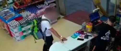小伙抢劫20元称想进监狱清静上热搜，事情经过是什么