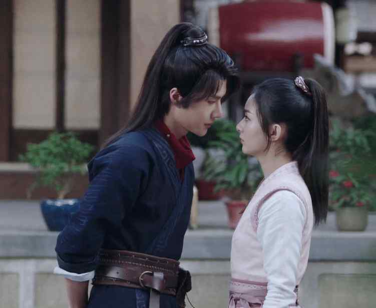 演员车晓 37岁的车晓演妈妈，49岁的胡兵演外公，打脸一片“装嫩”演员