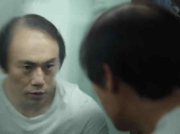 秃顶男人九个离婚 隐秘的角落张东升头发怎么回事