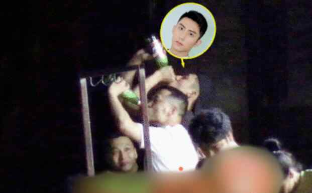 黄景瑜喝酒对瓶吹 为什么要这样做