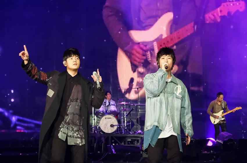周杰伦温州演唱会 2021年首场演出献给五月天 周杰伦：因为想看他们演唱会