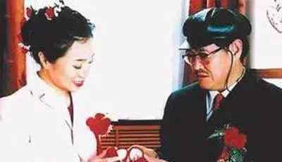 赵本山的老婆照片 看了赵本山现任妻子近照，终于知道当年为啥要和葛淑珍离婚了