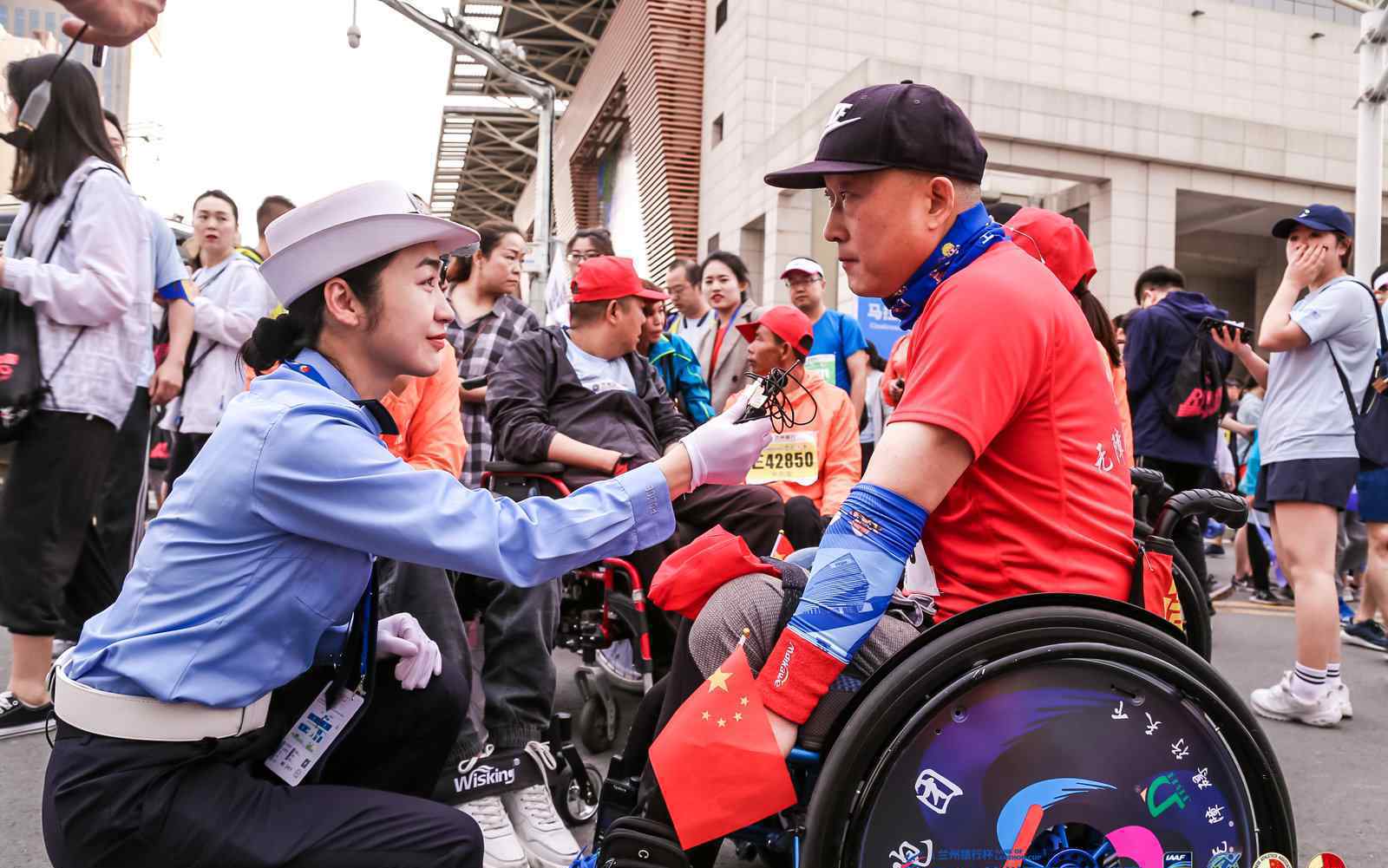 “梦想一公里”兰州马拉松点燃中国残疾人参与运动热情