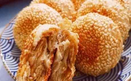 烤箱烤烧饼的家常做法 家庭版芝麻烧饼，无需烤箱就能做，一次成功，咬一口香酥掉渣