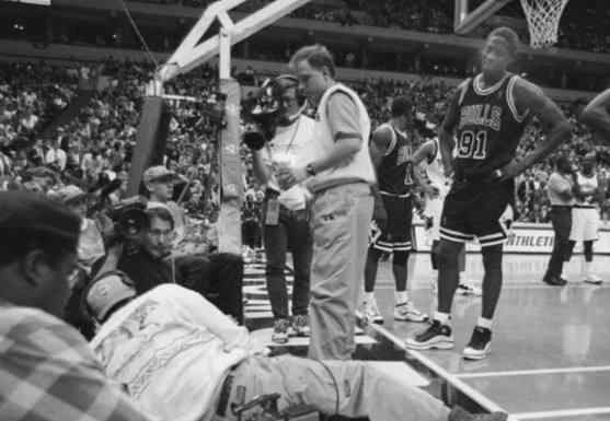 巴克利和奥尼尔打架 NBA五大打架事件！惨不忍睹，一人爆脑浆！