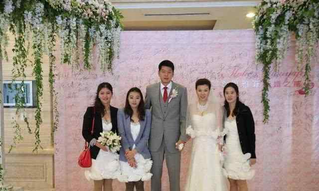 莫科老婆 中国男篮痴情汉：新婚一年不到妻子离世，与二婚妻子赡养前妻父母