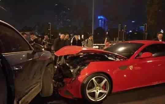 大众车撞烂法拉利什么情况发生了什么事故现场