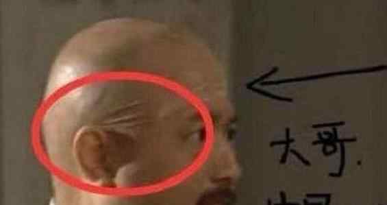 穿帮镜头图片 搞笑穿帮镜头，网友：图三也太明显了啊！文章配图