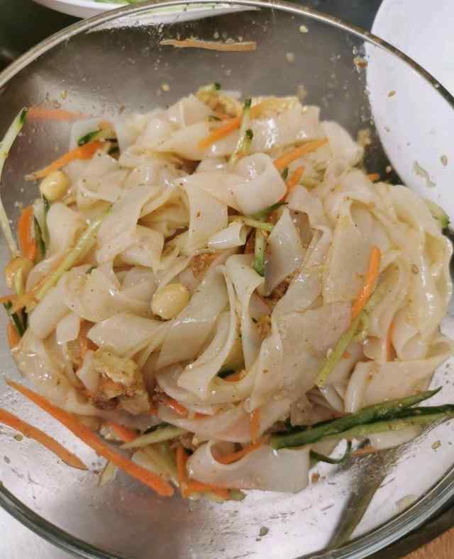 低筋面粉可以做凉皮吗 担心路边摊不干净？简单版家庭自制凉皮，好吃又干净