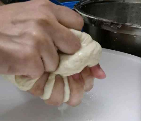 低筋面粉可以做凉皮吗 担心路边摊不干净？简单版家庭自制凉皮，好吃又干净